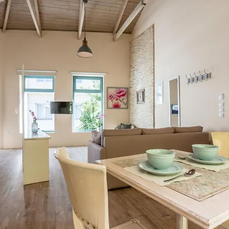 Ancient Agora Apartment *